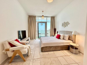 Homes 2 Retreat - Cozy Studio with Balcony & Desert Views in Damac Hills 1